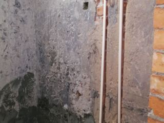 水、电管开槽施作