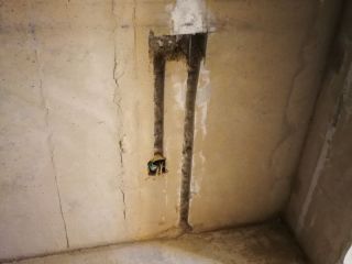 水、电管开槽施工