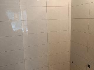 卫生间墙砖施作