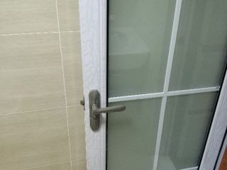 套装门、踢脚线安装