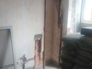 水、电管开槽施作