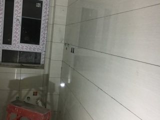 厨房、卫生间墙砖施作