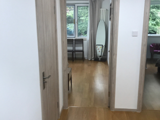 套装门、踢脚线安装