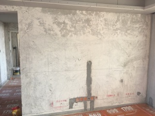 现场背景墙及隔墙施作