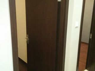 套装门、踢脚线安装