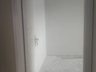 套装门、踢脚线安装