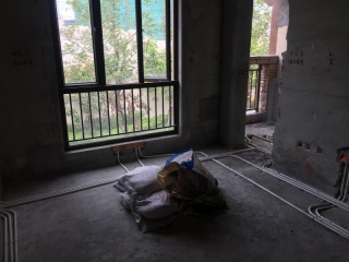 强、弱电路穿线施作