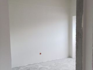 地砖铺贴及地面找平施作