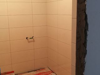 地砖铺贴及地面找平施作