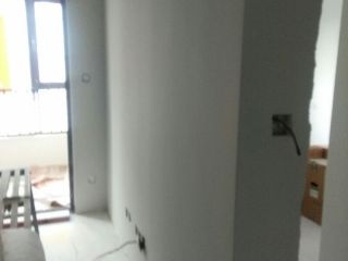 现场背景墙及隔墙施作