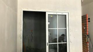 套装门、踢脚线安装