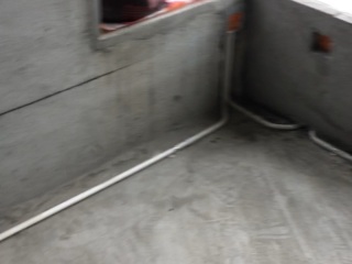 水、电管开槽施作