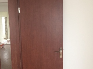 套装门、踢脚线安装