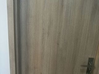 套装门、踢脚线安装