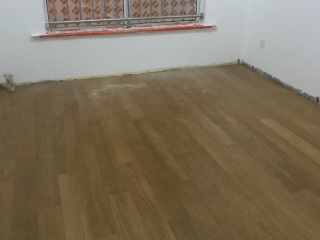 实木复合地板铺设