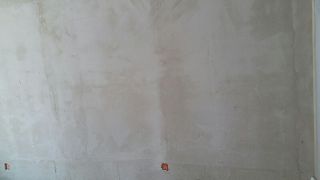 现场背景墙及隔墙施作