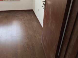 套装门、踢脚线安装
