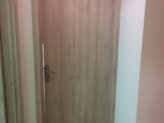 套装门、踢脚线安装