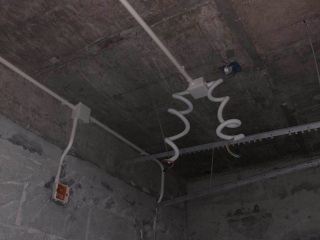 强、弱电路穿线施作