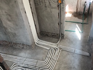 强、弱电路穿线施作
