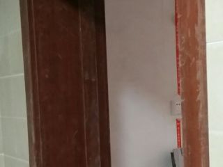 套装门、踢脚线安装