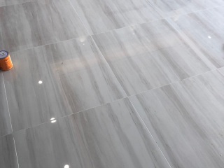 地砖铺贴及地面找平施作