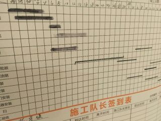 现场背景墙及隔墙施作