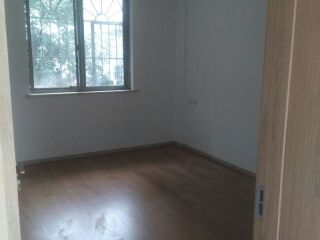 套装门、踢脚线安装