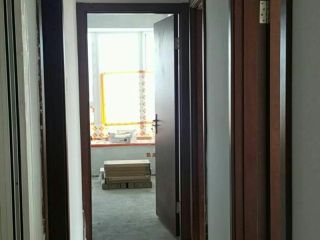 套装门、踢脚线安装