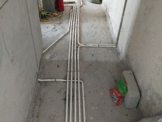 水、电管开槽施工