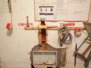 水、电管开槽施工