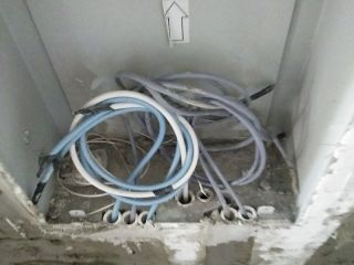 强、弱电路穿线施作