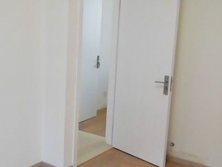 套装门、踢脚线安装