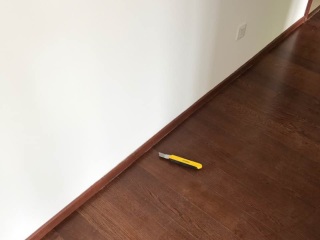 套装门、踢脚线安装
