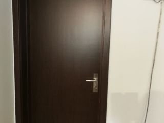 套装门、踢脚线安装