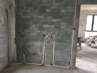 水、电管开槽施工