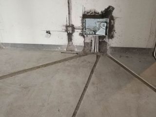 水、电管开槽施工