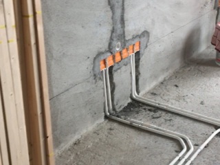 强、弱电路穿线施作