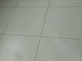 地砖铺贴及地面找平施作