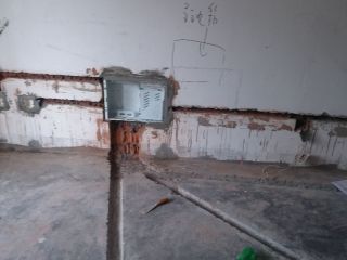 水、电管开槽施工