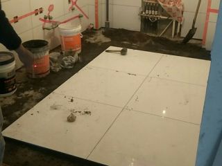 地砖铺贴及地面找平施作