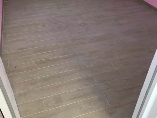 地砖铺贴及地面找平施作