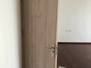 套装门、踢脚线安装
