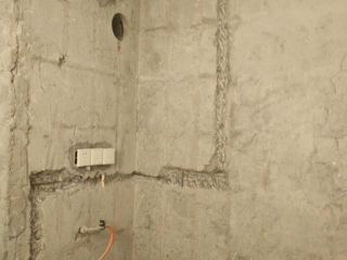 水、电管开槽施作