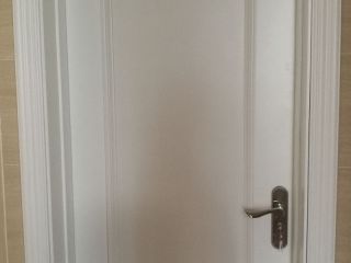 套装门、踢脚线安装