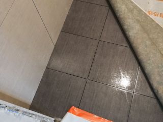 地砖铺贴及地面找平施作