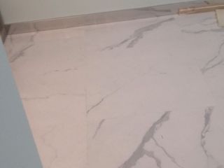 地砖铺贴及地面找平施作