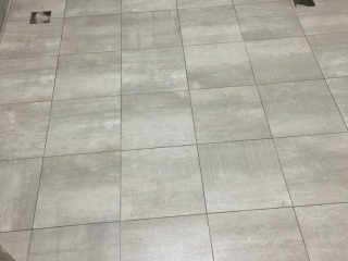 地砖铺贴及地面找平施作