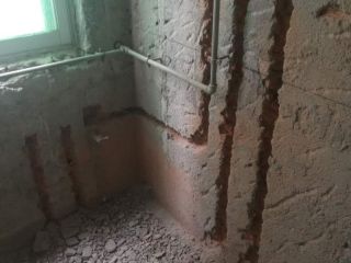 水、电管开槽施作