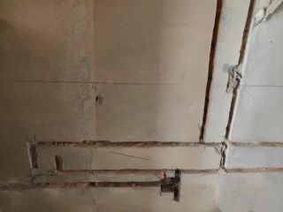 水、电管开槽施作